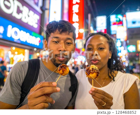 ネオンきらめく道頓堀で味わうたこ焼きデート 128468852