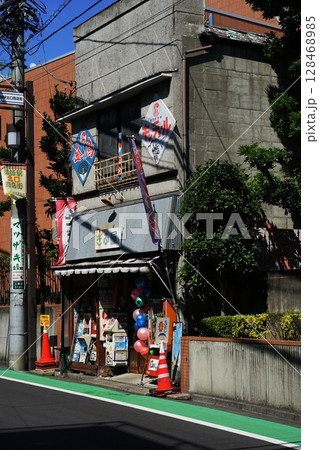 昭和レトロの風情漂う駄菓子屋　6月中野24駄菓子店ぎふ屋 128468985