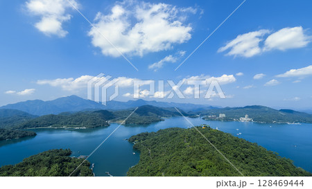 台湾・日月潭を望む絶景パノラマ / Sun Moon Lake, Taiwan 128469444