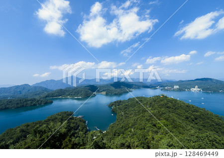 台湾・日月潭と山々の風景 / Sun Moon Lake, Taiwan 128469449