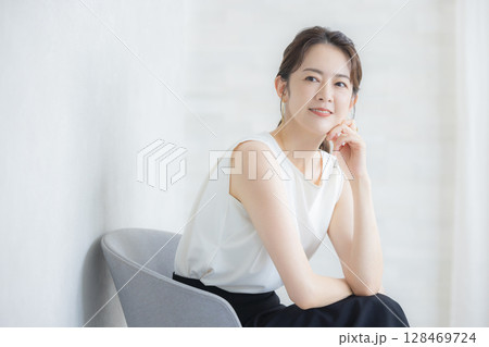 ミドル女性のビューティーイメージ 128469724