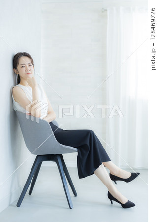 ミドル女性のビューティーイメージ 128469726