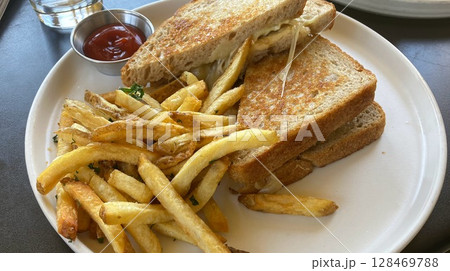 グリルドチーズ 128469788