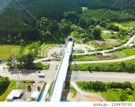 夏の北海道北斗市で新函館北斗駅周辺の北海道新幹線札幌延伸工事の風景を空撮 128470550