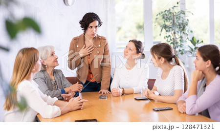 young girl team leader stands and leads staff meeting.Group work, teamwork 128471321
