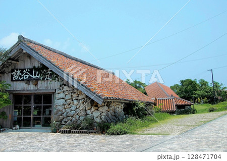 沖縄 やちむんの里 128471704