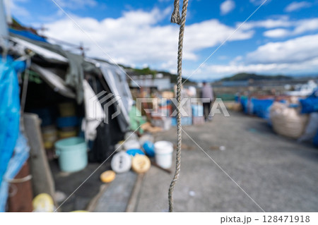 滋賀県近江八幡市から琵琶湖の沖合約1.5㎞に浮かぶ沖島の島内を撮影 128471918