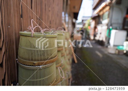 滋賀県近江八幡市から琵琶湖の沖合約1.5㎞に浮かぶ沖島の島内を撮影 滋賀県近江八幡市から琵琶湖の沖合約1.5㎞に浮かぶ沖島の島内を撮影 128471939
