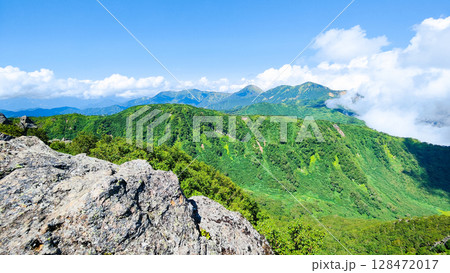 夏の妙高山登山(北峰頂上から焼山・火打山方面の眺め) 夏の妙高山登山(北峰頂上から焼山・火打山方面の眺め) 128472017