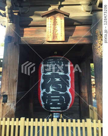 重要文化財の大きな提灯 128473206