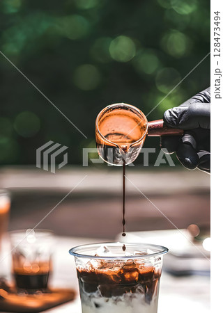 Liquid Gold: The Perfect Pour 128473494
