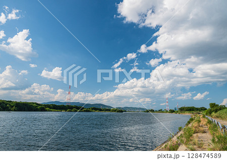 夏の淀川風景　枚方市 128474589
