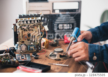 Fixing vintage radio cassette recorder 128475505