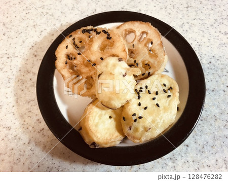 れんこんとサツマイモの揚げ物 128476282