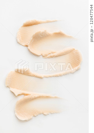 Smears of cosmetic cream 128477544