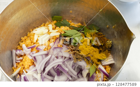 スパイスカレーを作る 128477589