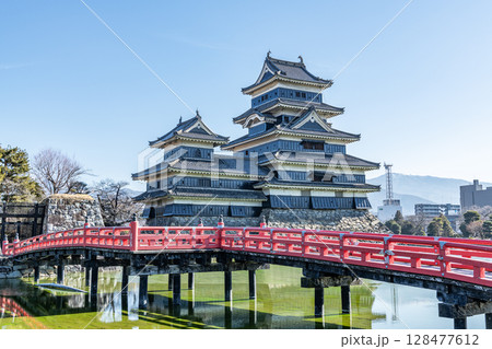 長野県松本市　晴天の国宝松本城 128477612