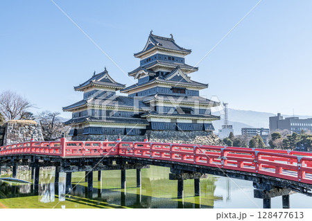 長野県松本市　晴天の国宝松本城 128477613