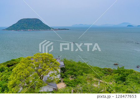 （佐賀県）唐津城天守から見る唐津湾 128477653