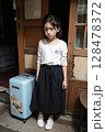 1人で旅に出る悲しい少女 128478372