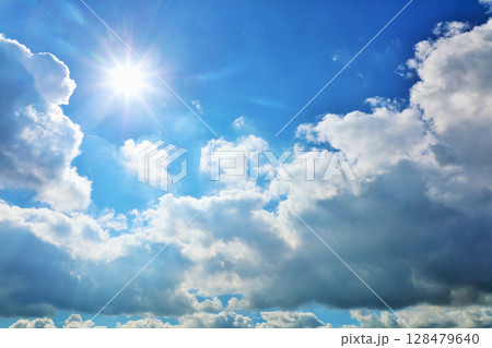 夏の青空と雲 そして太陽 夏の青空と雲 そして太陽 128479640