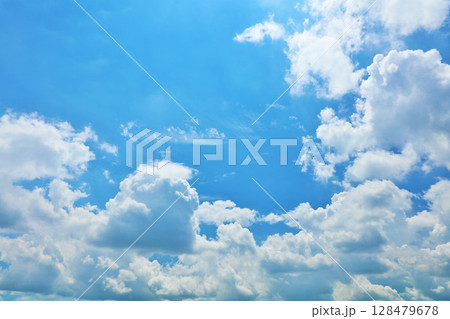 夏の青空と雲 夏の青空と雲 128479678