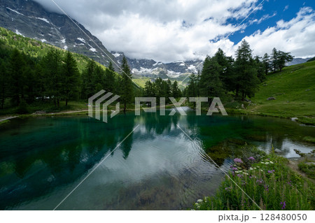 イタリア・ドロミテの美しい風景 128480050