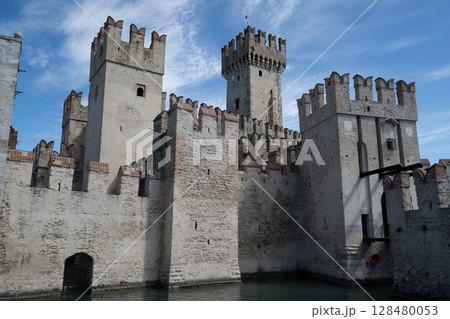 イタリア・ドロミテの美しい風景 イタリア・ドロミテの美しい風景 128480053