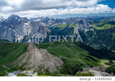 イタリア・ドロミテの美しい風景 128480062