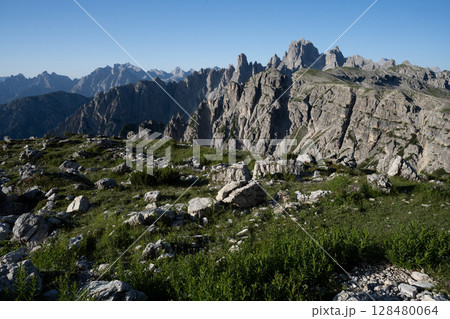 イタリア・ドロミテの美しい風景 128480064