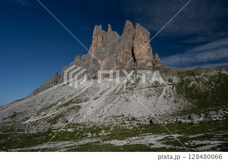 イタリア・ドロミテの美しい風景 イタリア・ドロミテの美しい風景 128480066