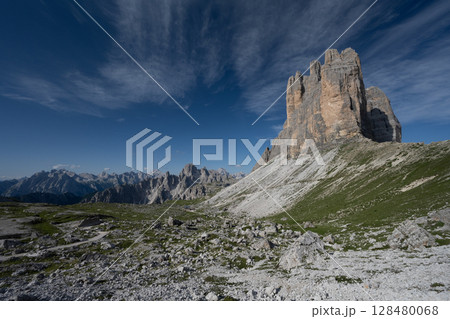 イタリア・ドロミテの美しい風景 128480068
