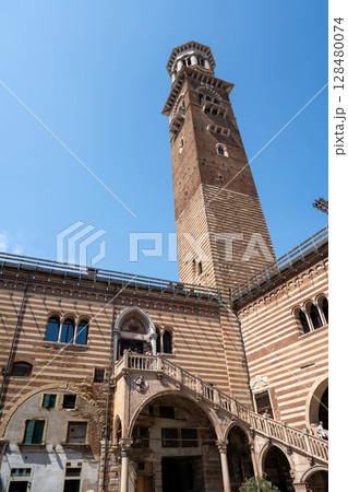 イタリア・ドロミテの美しい風景 イタリア・ドロミテの美しい風景 128480074
