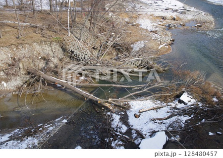 2016年8月30日大型台風本州を縦断し北海道十勝芽室町伏見美生川の爪跡 10週後の積雪3 2016年8月30日大型台風本州を縦断し北海道十勝芽室町伏見美生川の爪跡 10週後の積雪3 128480457