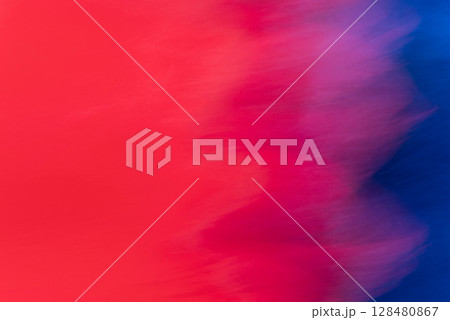 交わる青色と赤色 128480867