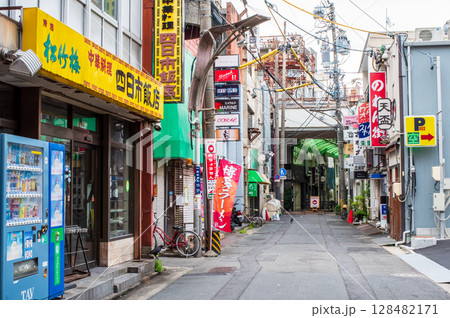 飲食店街「三重県四日市市諏訪栄町」 128482171