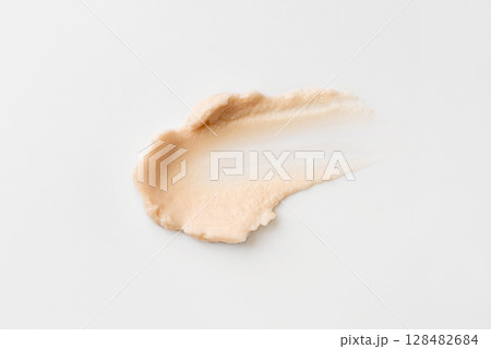A smear of cosmetic cream 128482684