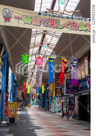 四日市一番街商店街「三重県 四日市市」 四日市一番街商店街「三重県 四日市市」 128483208