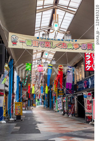 四日市一番街商店街「三重県 四日市市」 四日市一番街商店街「三重県 四日市市」 128483210