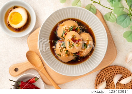 半熟卵 半熟玉子 半熟タマゴ 128483914