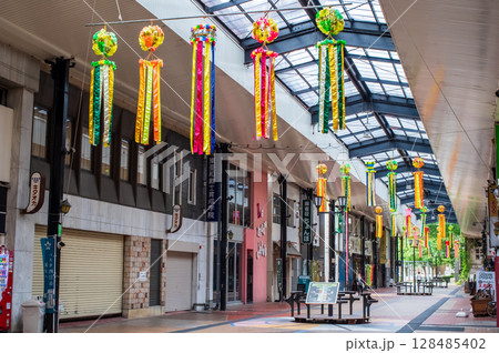 諏訪公園通り商店街「三重県四日市市諏訪栄町」 128485402