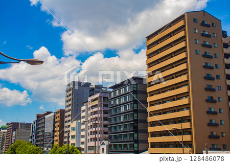 【京都風景】五条通りの空とビル群（河原町五条から堀川五条まで） 128486078
