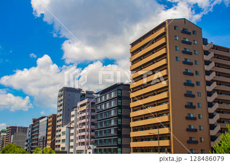 【京都風景】五条通りの空とビル群(河原町五条から堀川五条まで) 【京都風景】五条通りの空とビル群(河原町五条から堀川五条まで) 128486079