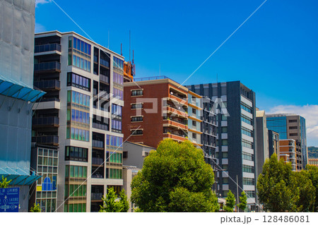 【京都風景】五条通りの空とビル群（河原町五条から堀川五条まで） 128486081