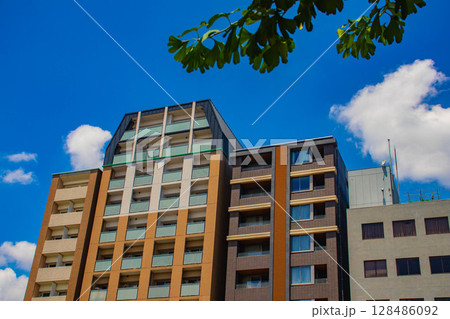 【京都風景】五条通りの空とビル群(河原町五条から堀川五条まで) 【京都風景】五条通りの空とビル群(河原町五条から堀川五条まで) 128486092