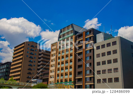 【京都風景】五条通りの空とビル群(河原町五条から堀川五条まで) 【京都風景】五条通りの空とビル群(河原町五条から堀川五条まで) 128486099