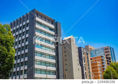 【京都風景】五条通りの空とビル群(河原町五条から堀川五条まで) 【京都風景】五条通りの空とビル群(河原町五条から堀川五条まで) 128486106