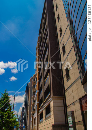 【京都風景】五条通りの空とビル群（河原町五条から堀川五条まで） 128486122