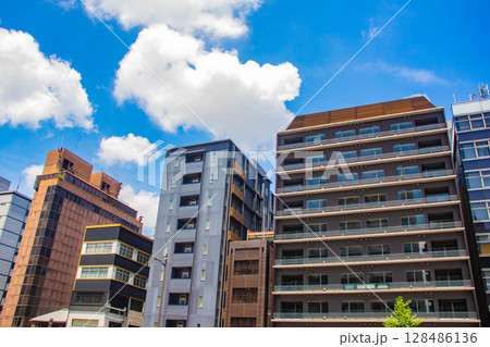 【京都風景】五条通りの空とビル群（河原町五条から堀川五条まで） 128486136