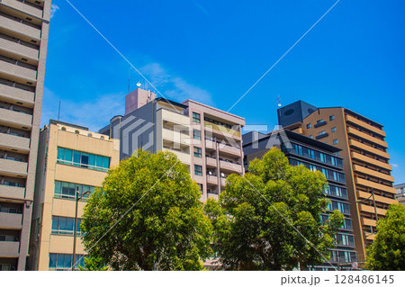 【京都風景】五条通りの空とビル群（河原町五条から堀川五条まで） 128486145